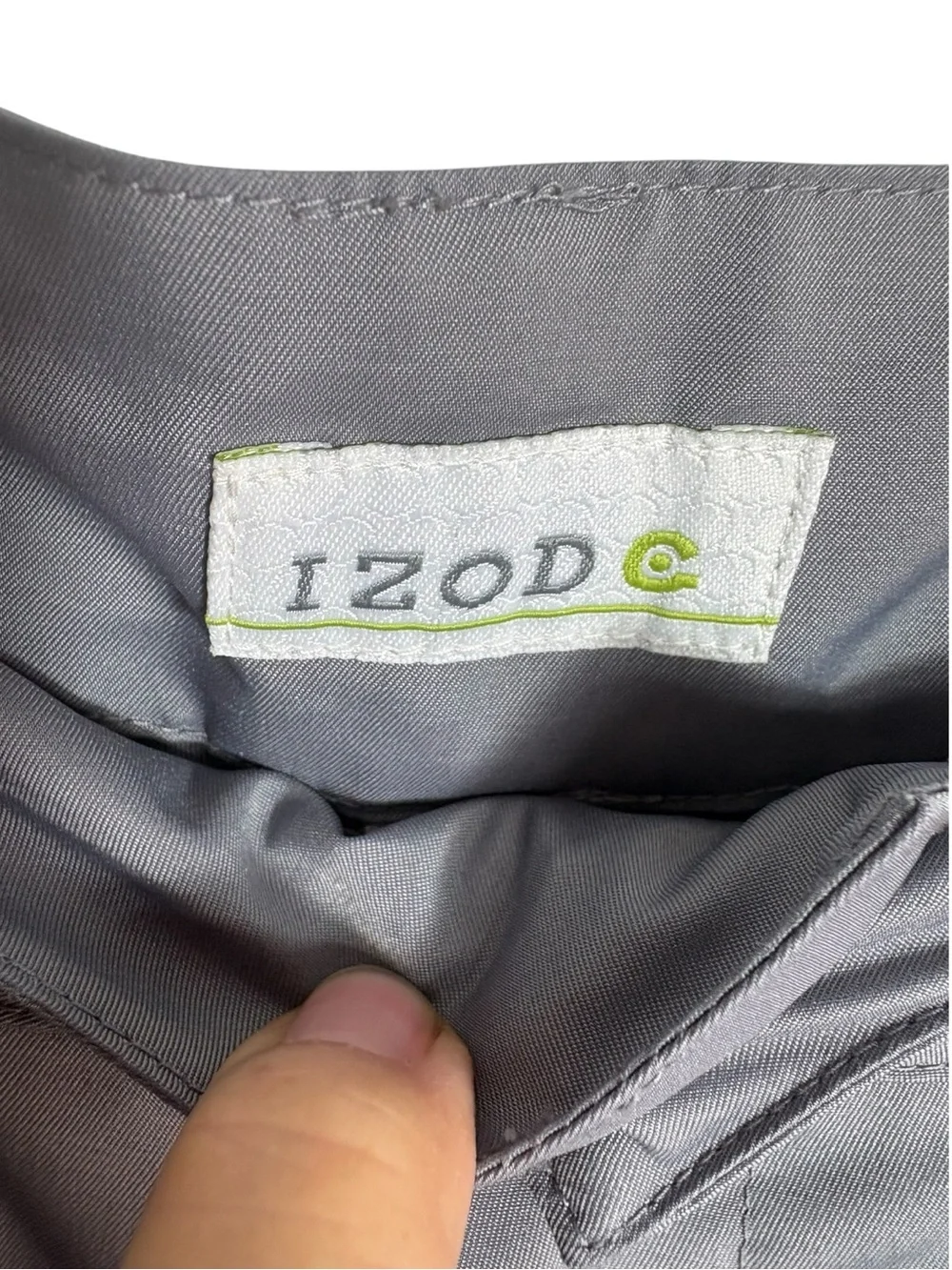 IZOD GOLF Women's Light Gray Golf Bermuda Shorts Size 8 -- SUPER COMFORTABLE!!!